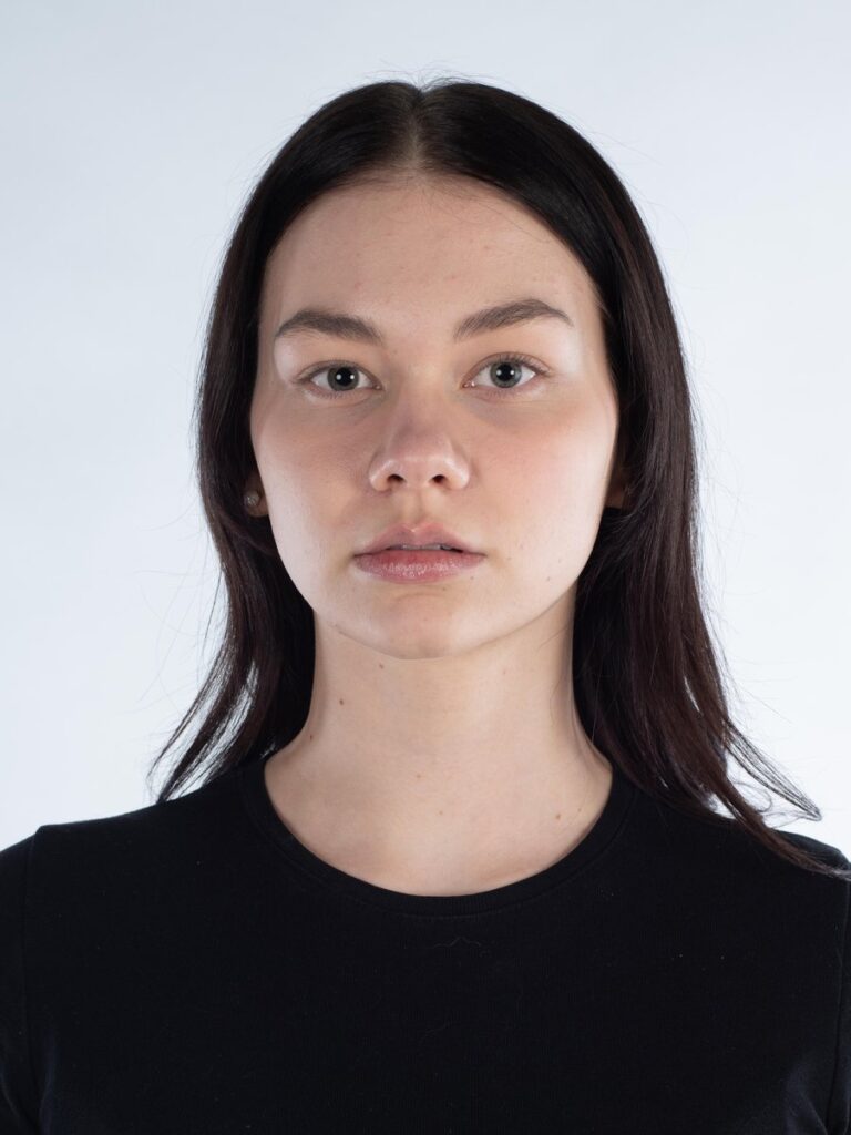 Sedcard & Model Portfolio-Aufnahme – Emily Rauser, Studio Luzern & Zürich